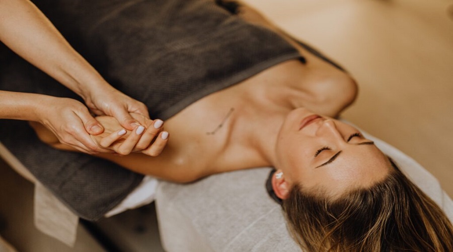 Deep Tissue Massage in Kirti Nagar